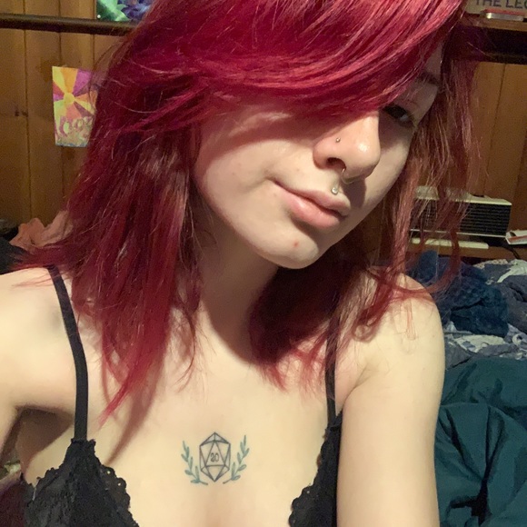 Meet your Posher, Kat - Picture 3 of 4